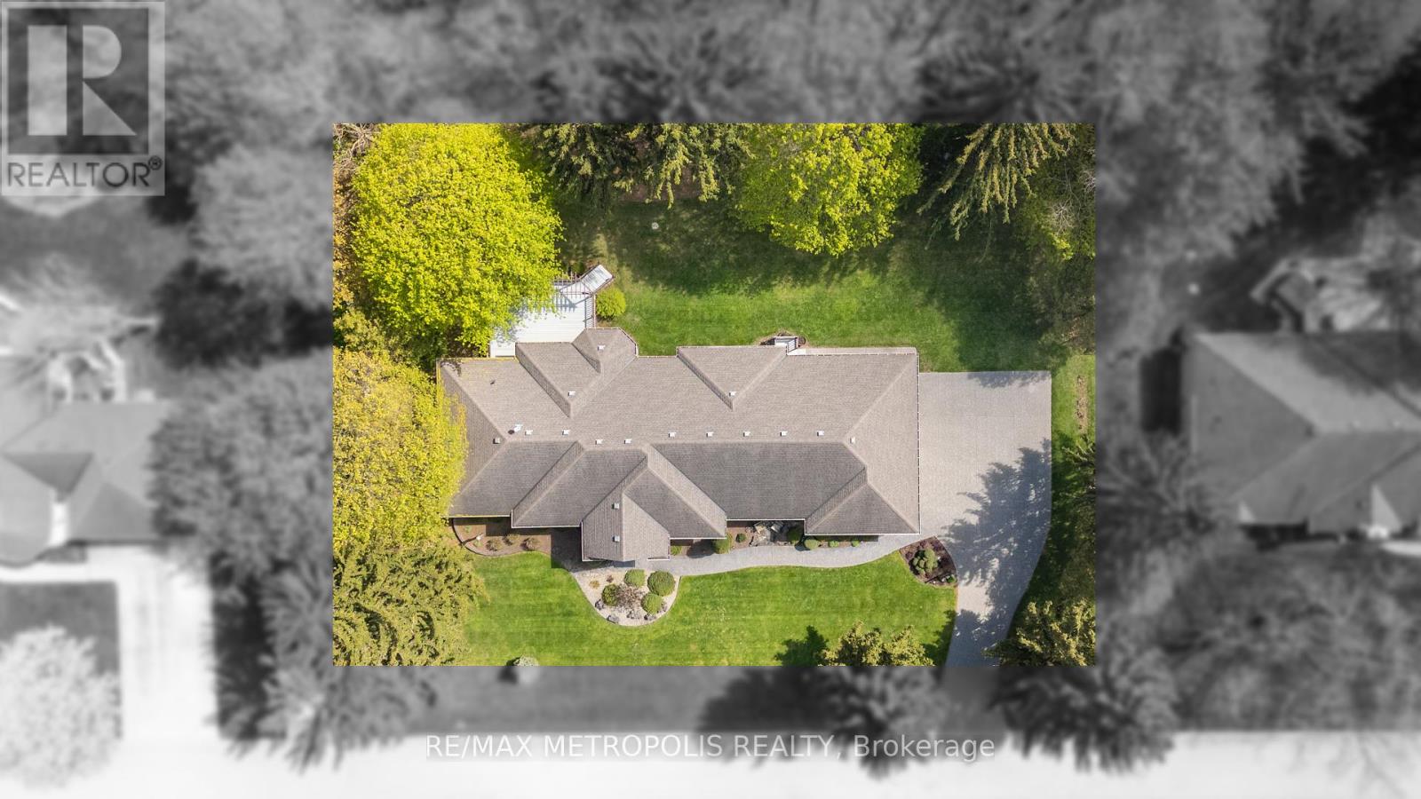 Photo 38 of 1809 Wespencer Gate, Sarnia ON