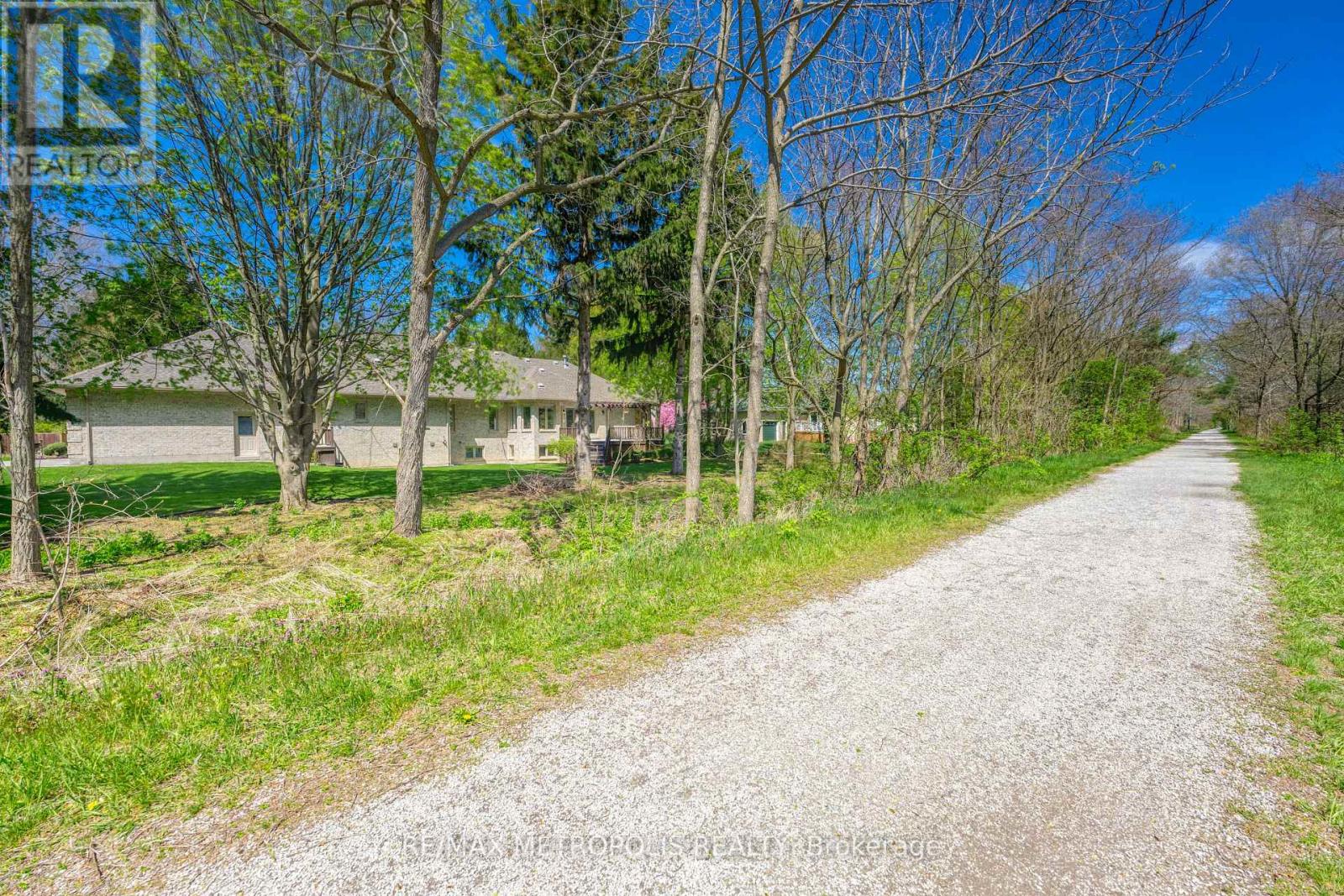 Photo 40 of 1809 Wespencer Gate, Sarnia ON