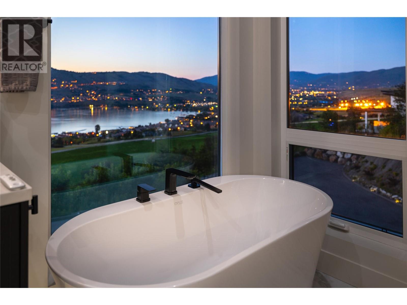  132 Sunset Boulevard, Vernon