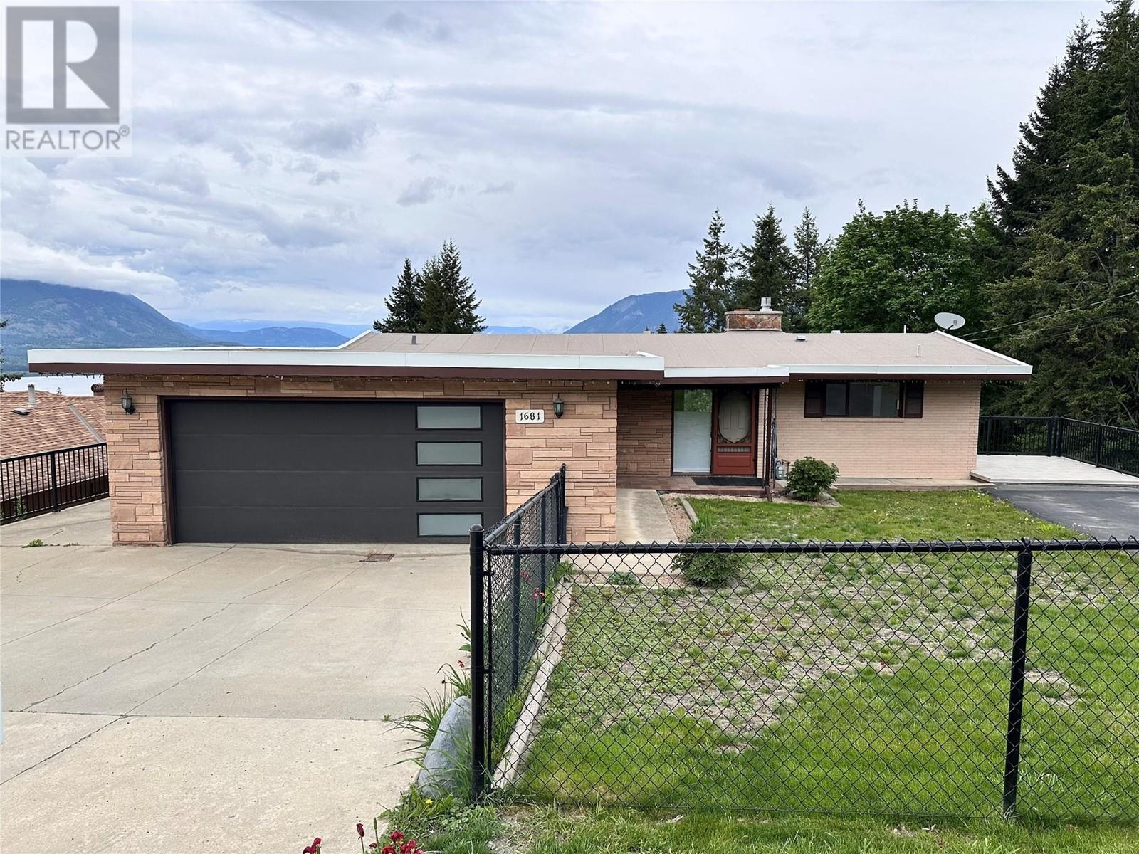 1681 12 Avenue SE, Salmon Arm