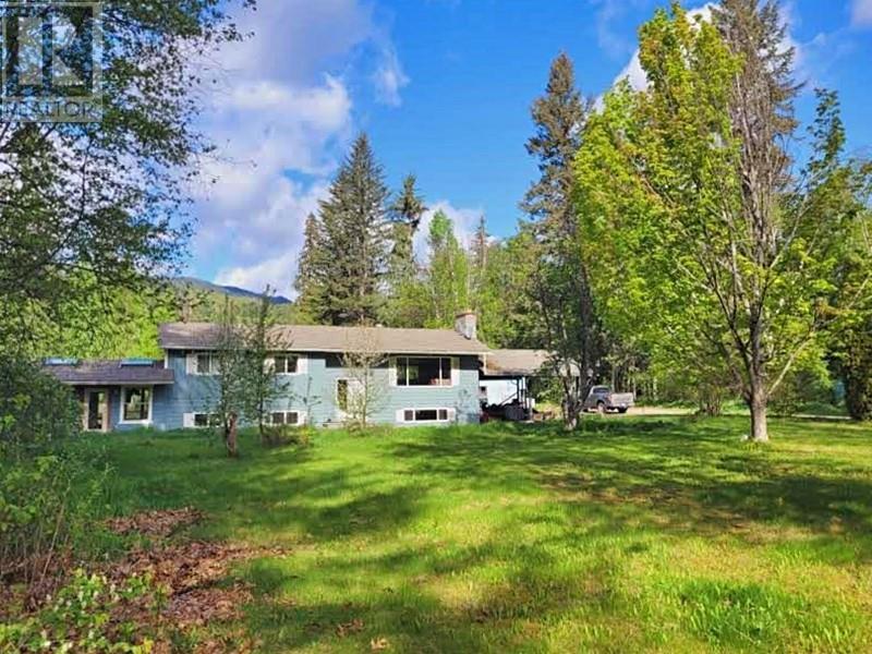 121 BROOKFIELD Road, Clearwater