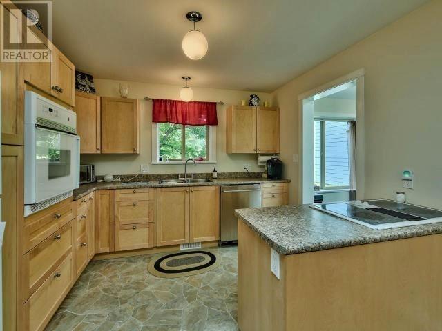 121 BROOKFIELD Road, Clearwater