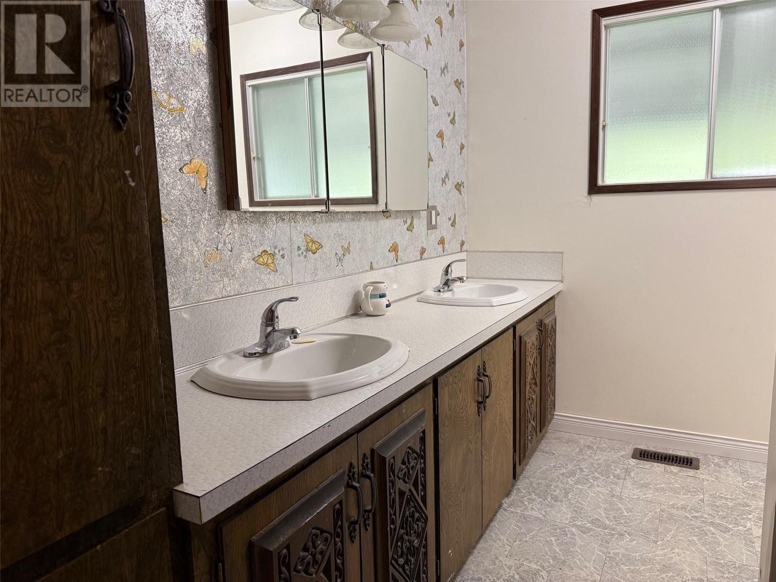 121 BROOKFIELD Road, Clearwater