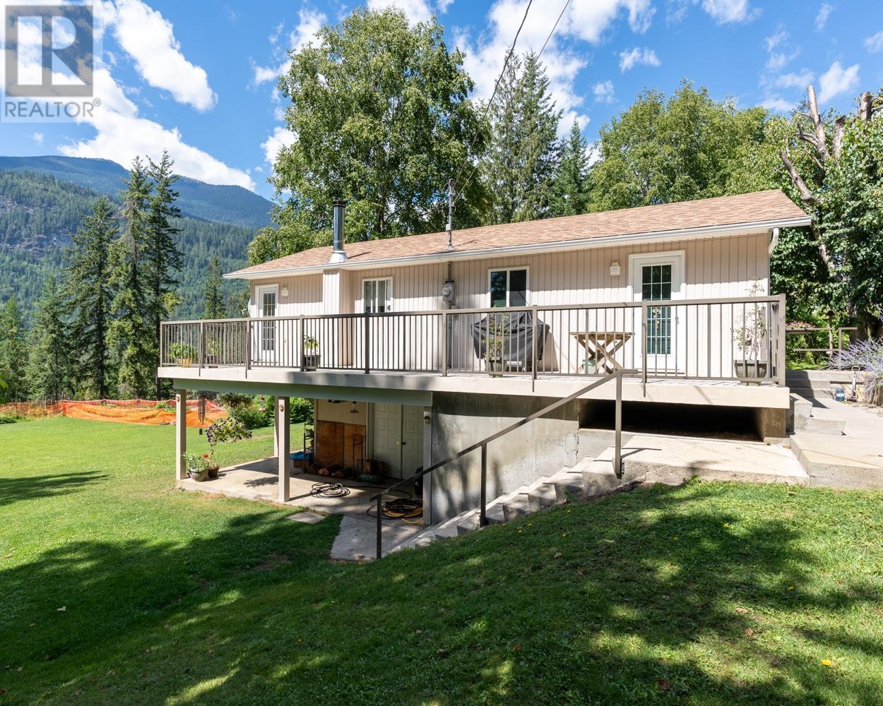 467 MEADOW CREEK Road, Meadow Creek