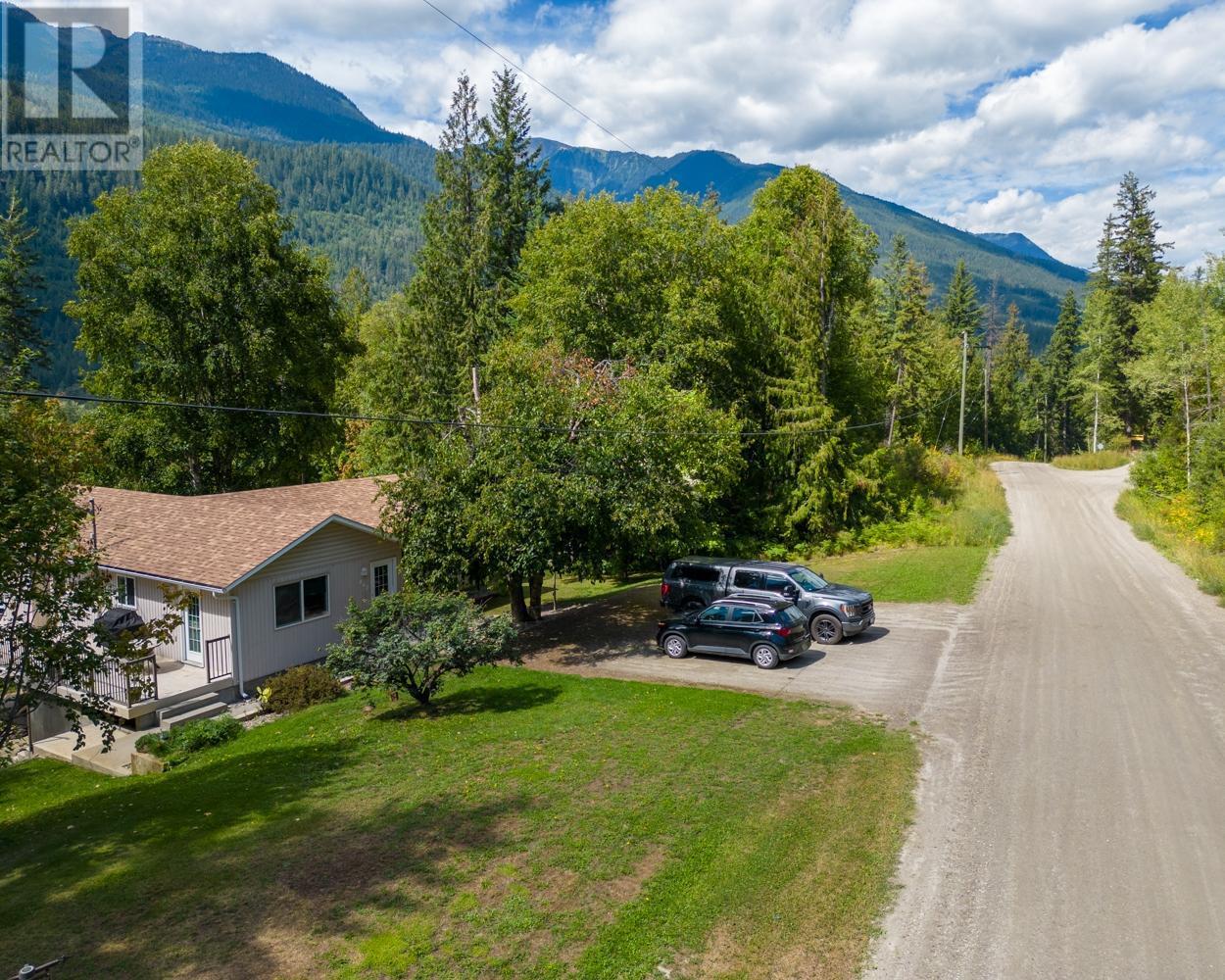 467 MEADOW CREEK Road, Meadow Creek