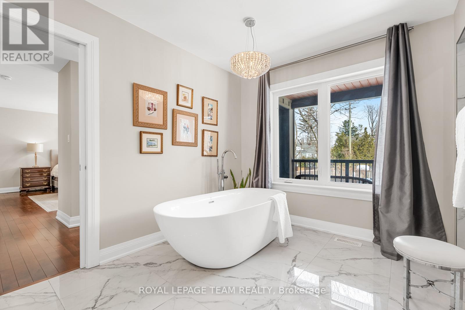Photo 10 of 83 Birch Avenue, Ottawa ON