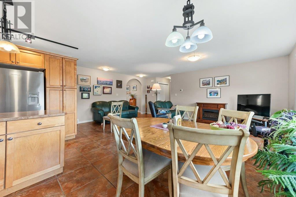 6948 MOUNTAINVIEW Drive, Oliver