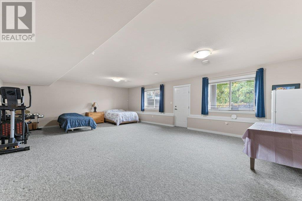  6948 MOUNTAINVIEW Drive, Oliver