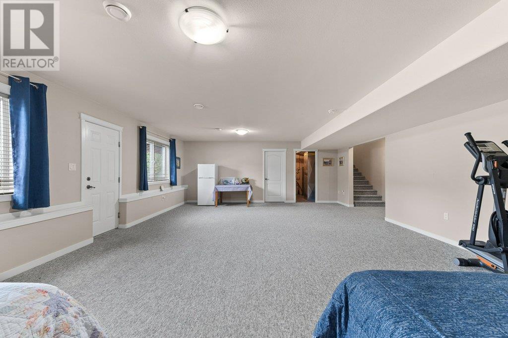  6948 MOUNTAINVIEW Drive, Oliver