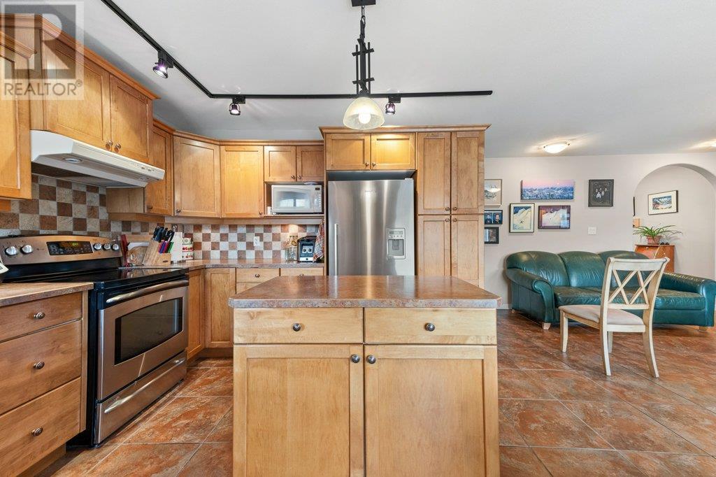  6948 MOUNTAINVIEW Drive, Oliver