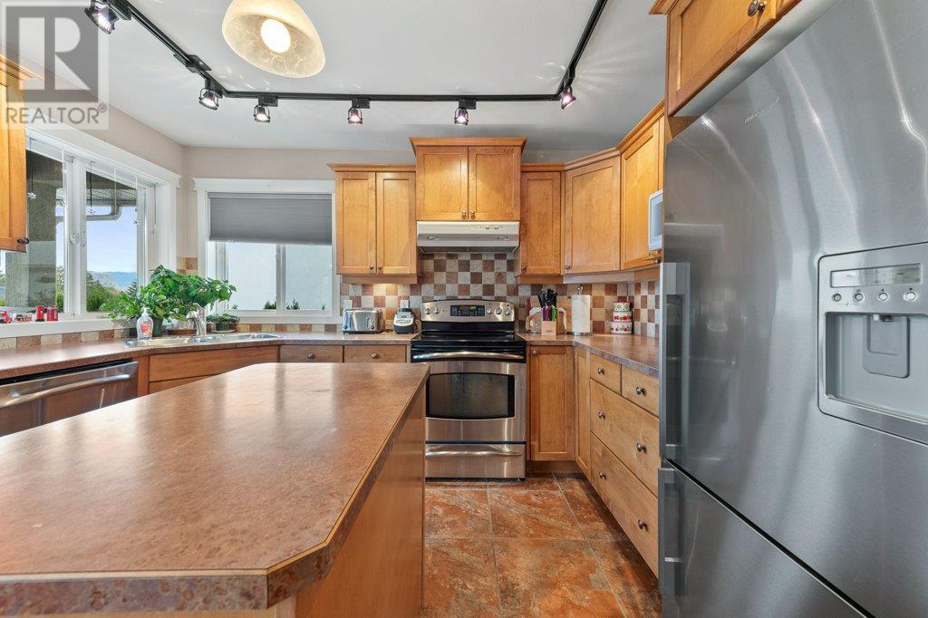  6948 MOUNTAINVIEW Drive, Oliver