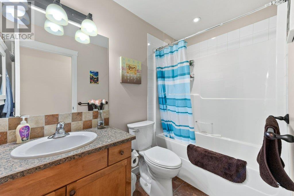  6948 MOUNTAINVIEW Drive, Oliver