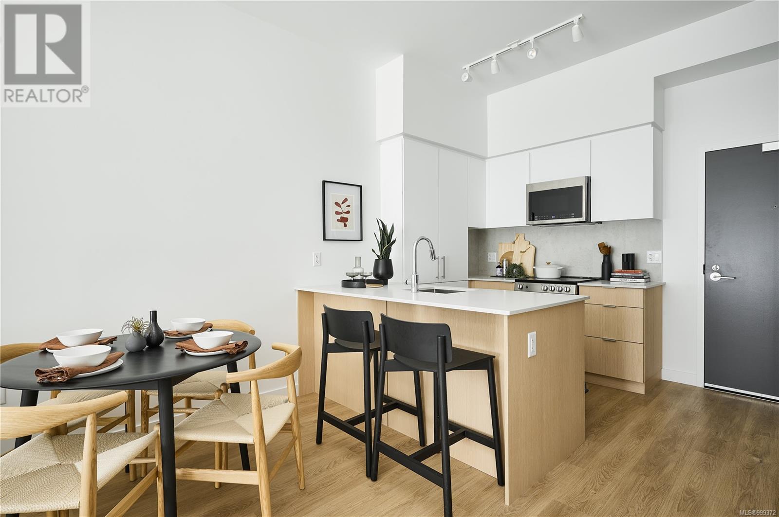 310 1115 Johnson Street, Victoria