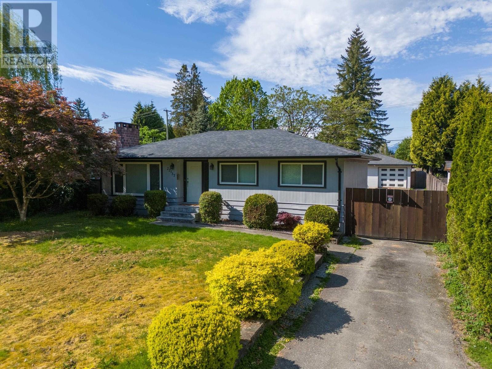Photo 8 of 22137 Cliff Avenue, Maple Ridge BC