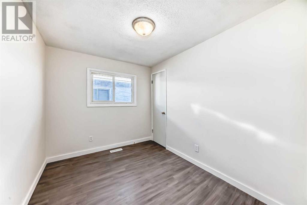 Single Family House Bi-level for Sale in  Doverville Crescent SE Dover Calgary 