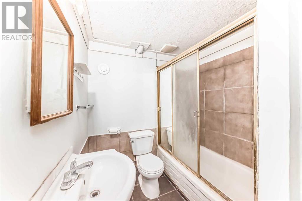 Single Family House Bi-level for Sale in  Doverville Crescent SE Dover Calgary 