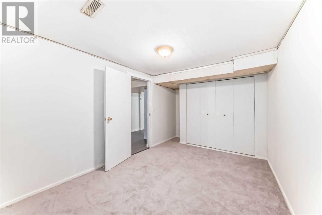 Single Family House Bi-level for Sale in  Doverville Crescent SE Dover Calgary 