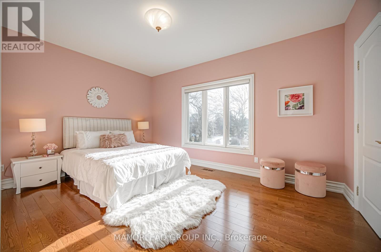 Photo 4 of 87 Arnold Avenue, Vaughan ON
