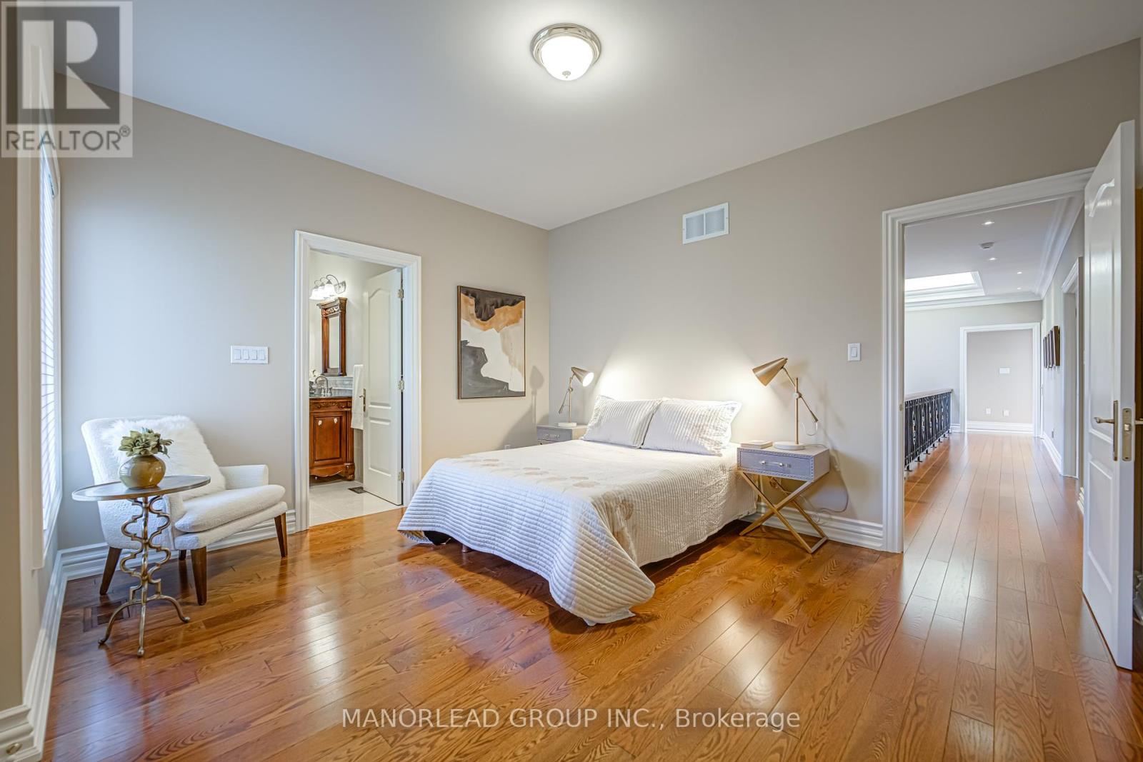 Photo 20 of 87 Arnold Avenue, Vaughan ON