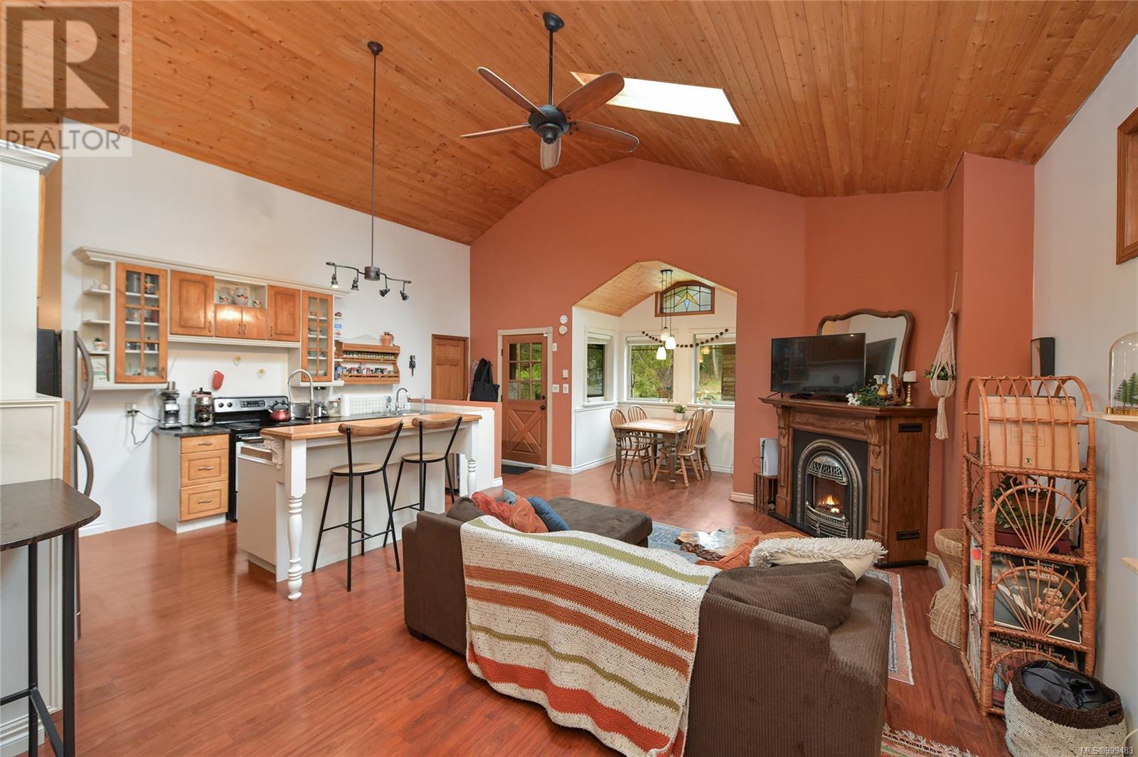  300 BONSAI Place, Qualicum Beach