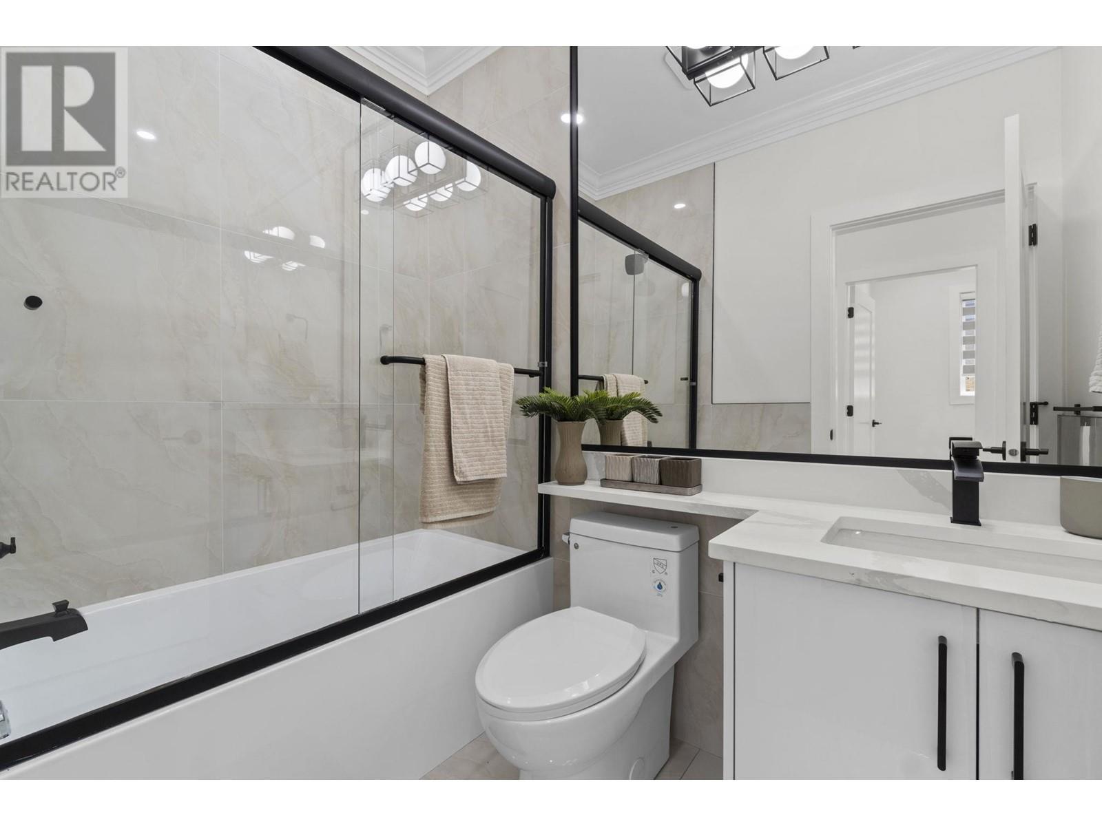 8073 18TH AVENUE, Burnaby real estate listing R2998739
