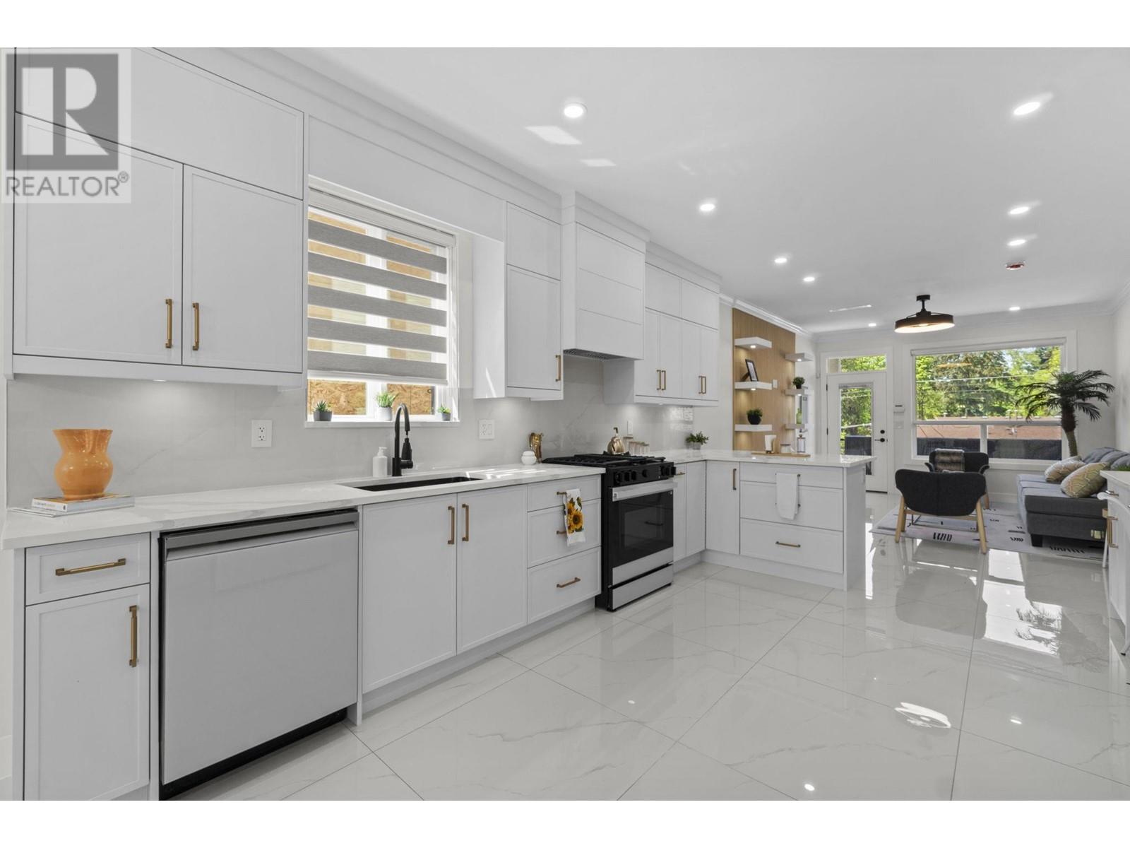 8073 18TH AVENUE, Burnaby real estate listing R2998739