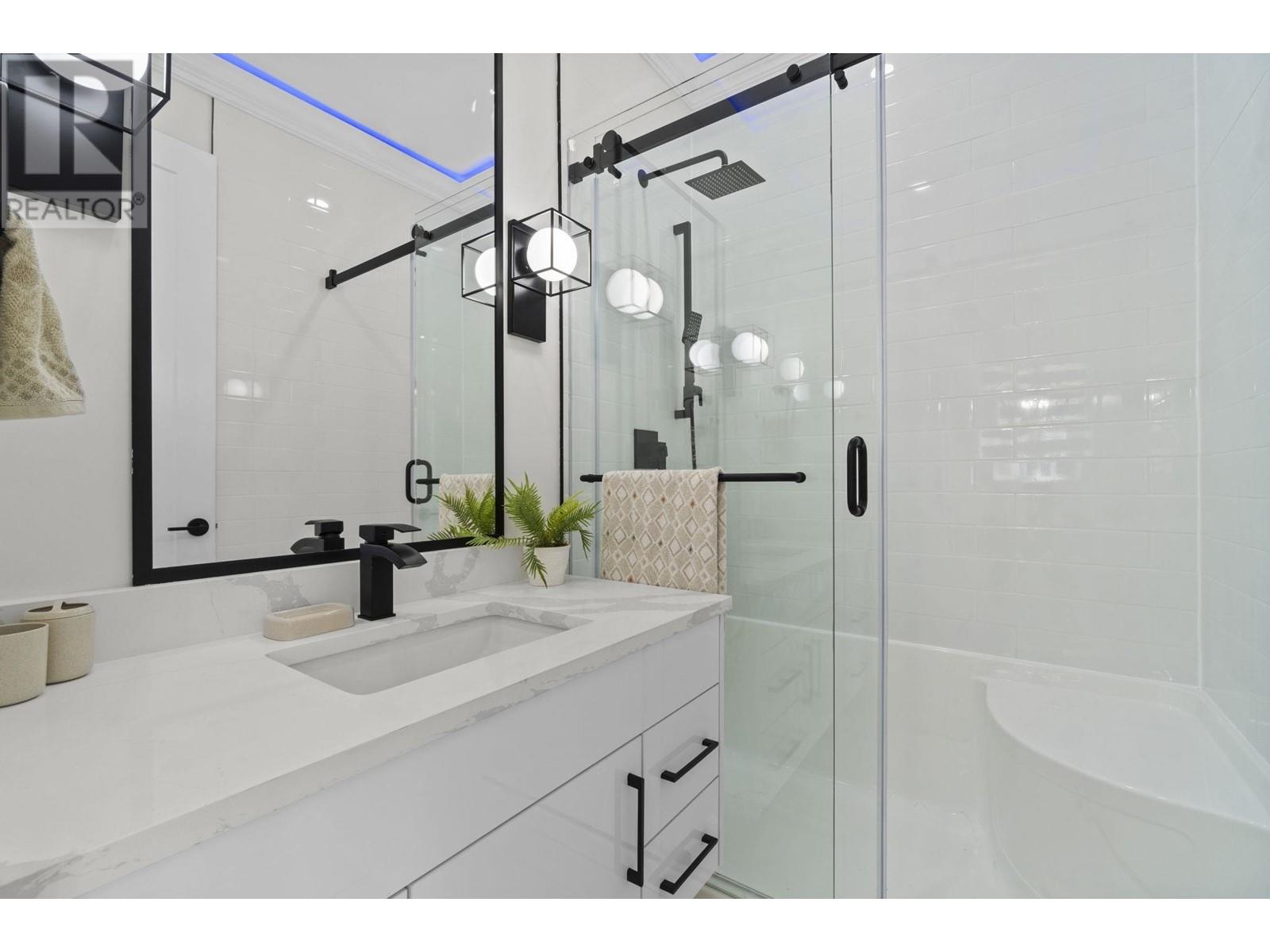 8073 18TH AVENUE, Burnaby real estate listing R2998739
