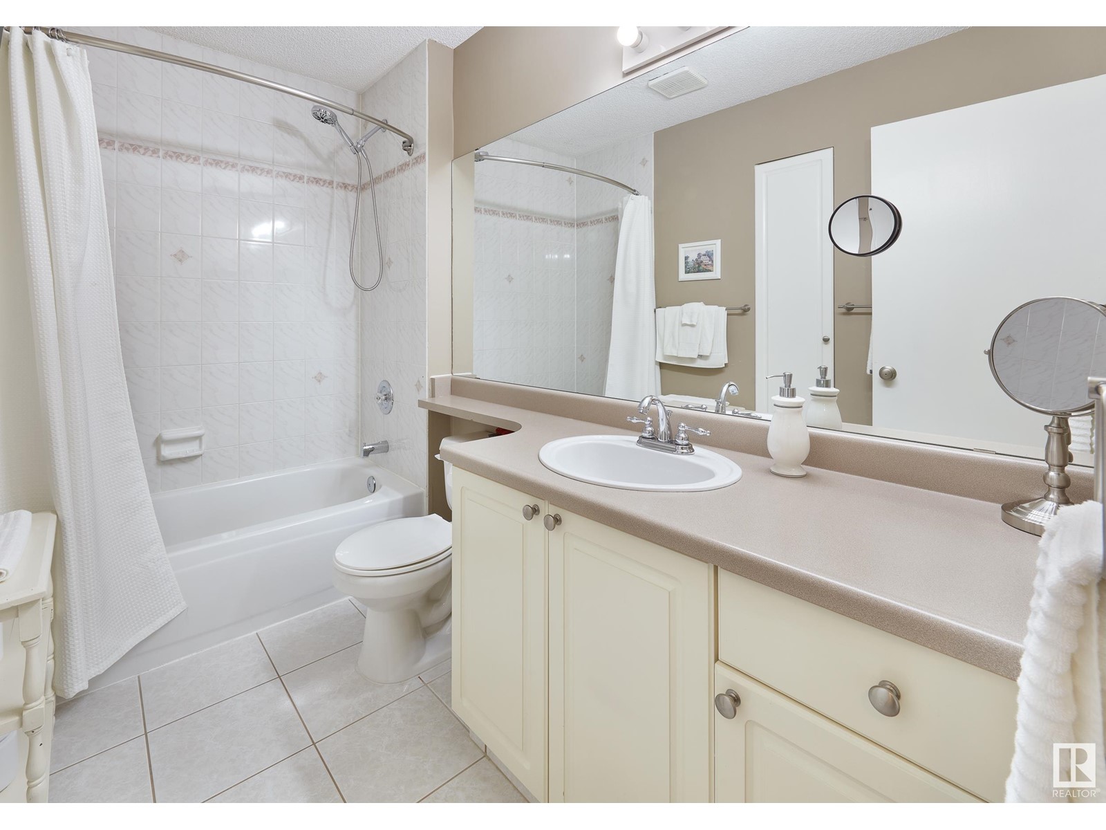 14304 89A AV NW, Edmonton