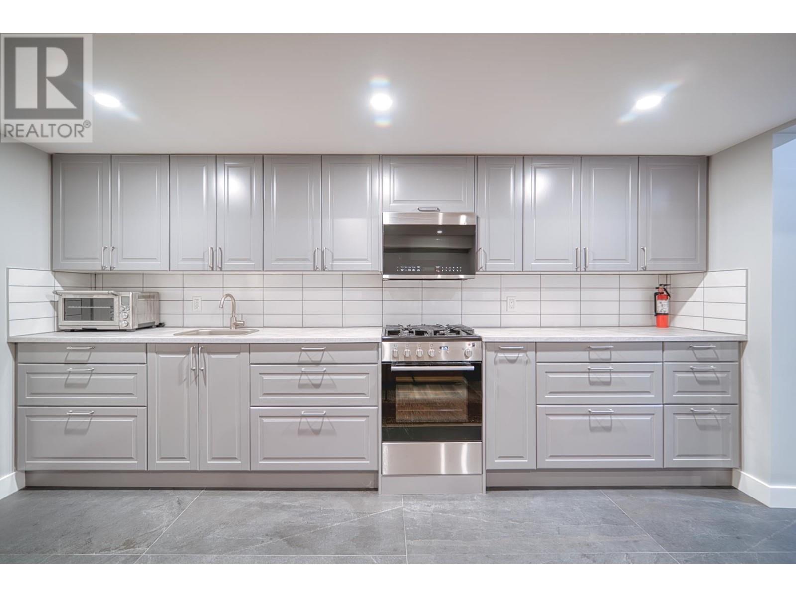 6560 N GALE AVENUE, Sechelt