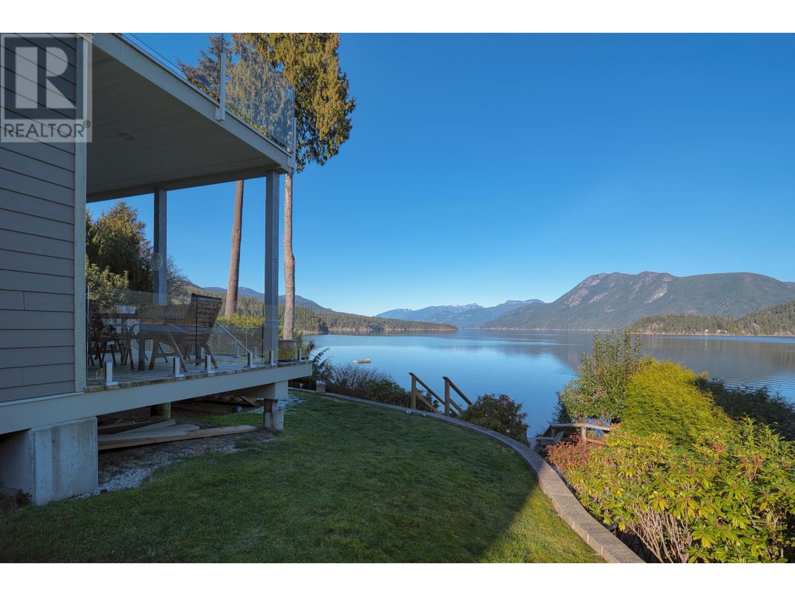 6560 N GALE AVENUE, Sechelt