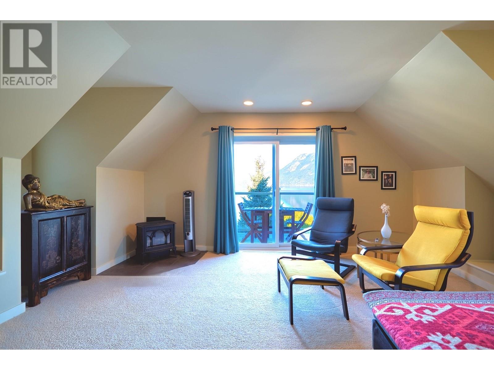6560 N GALE AVENUE, Sechelt