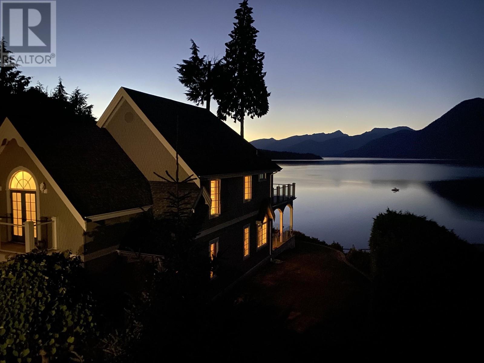 6560 N GALE AVENUE, Sechelt