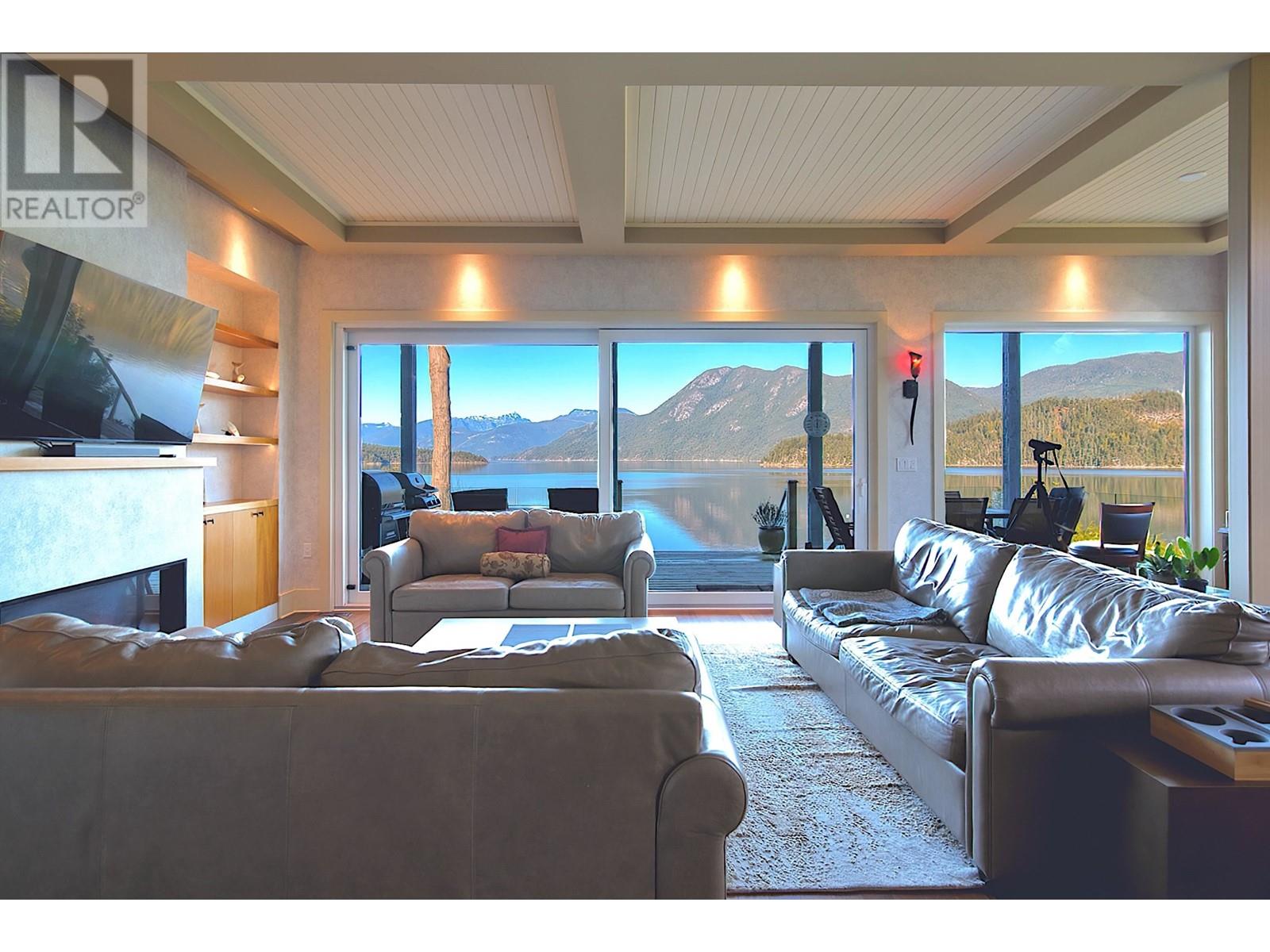 6560 N GALE AVENUE, Sechelt