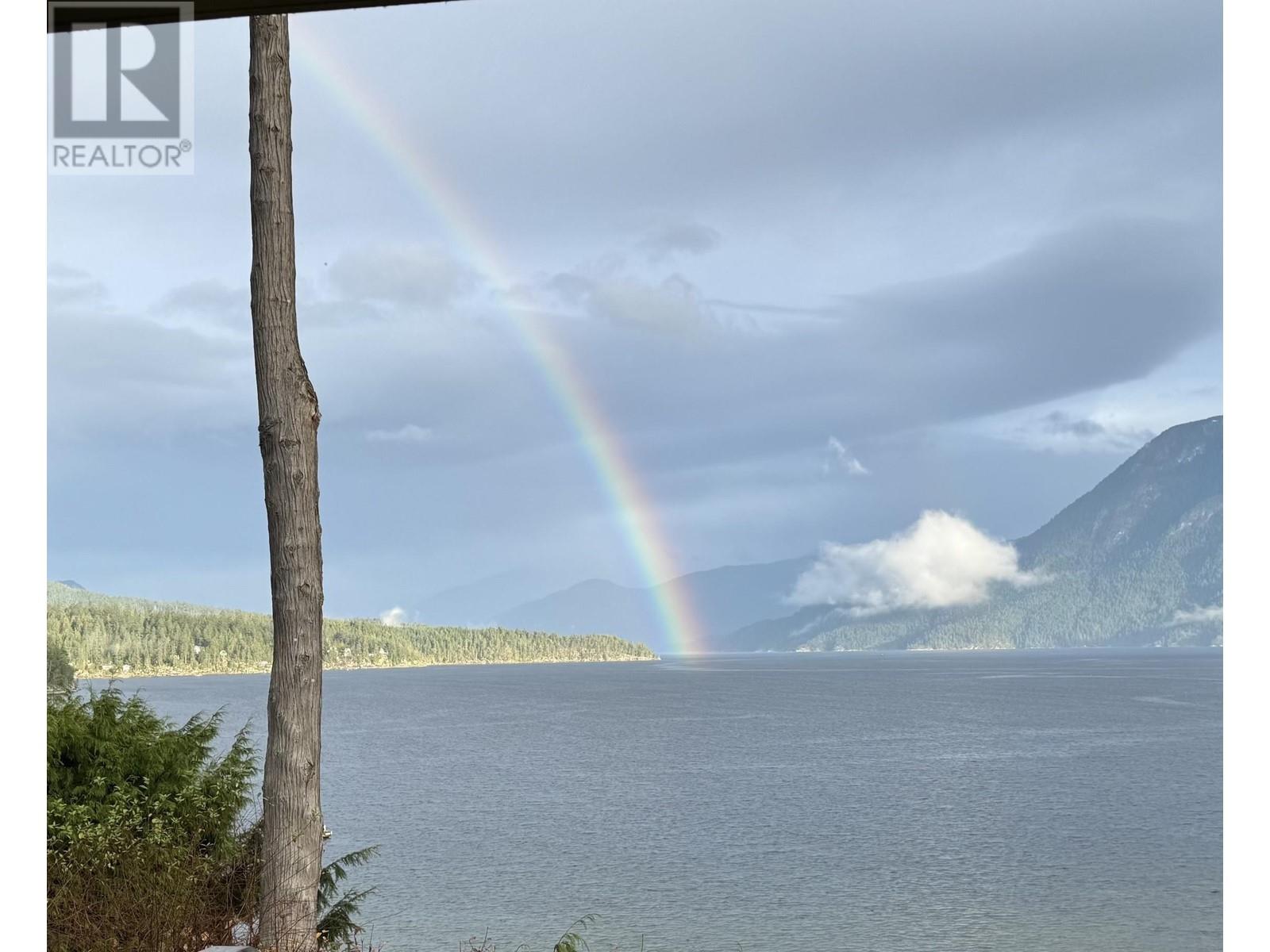6560 N GALE AVENUE, Sechelt