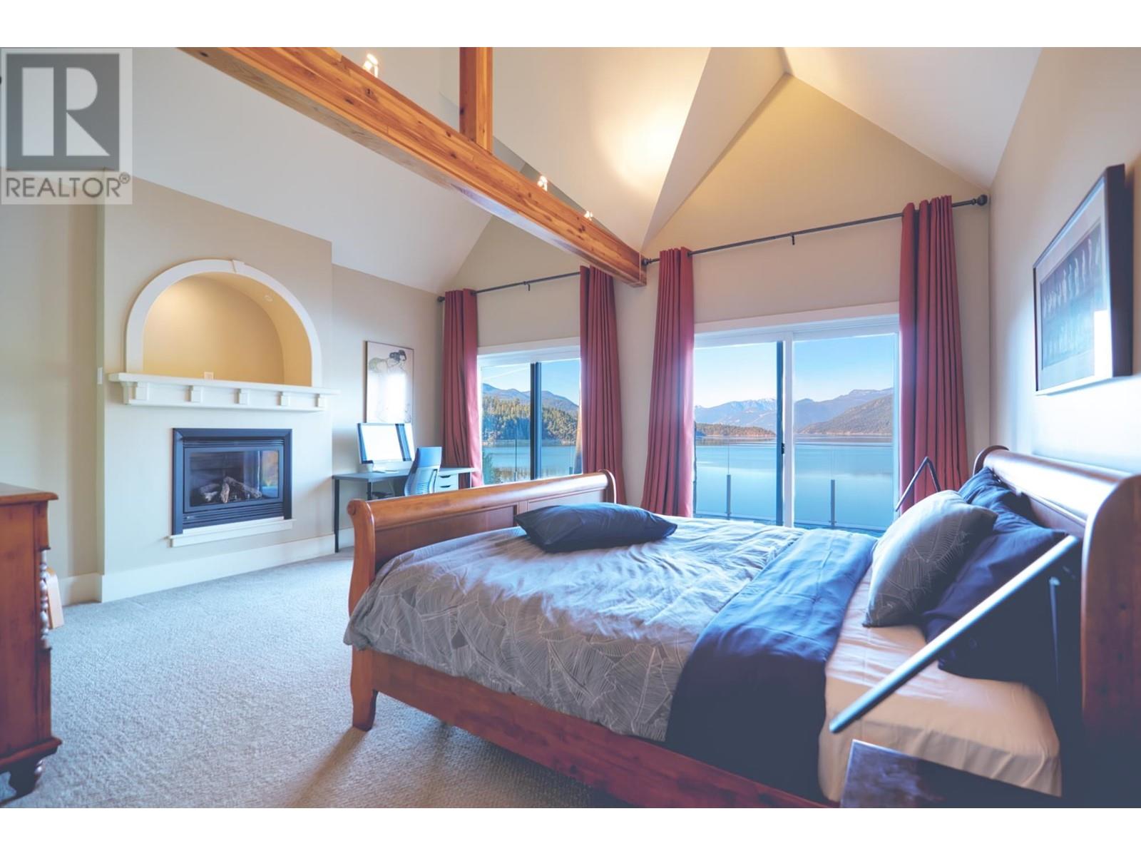 6560 N GALE AVENUE, Sechelt