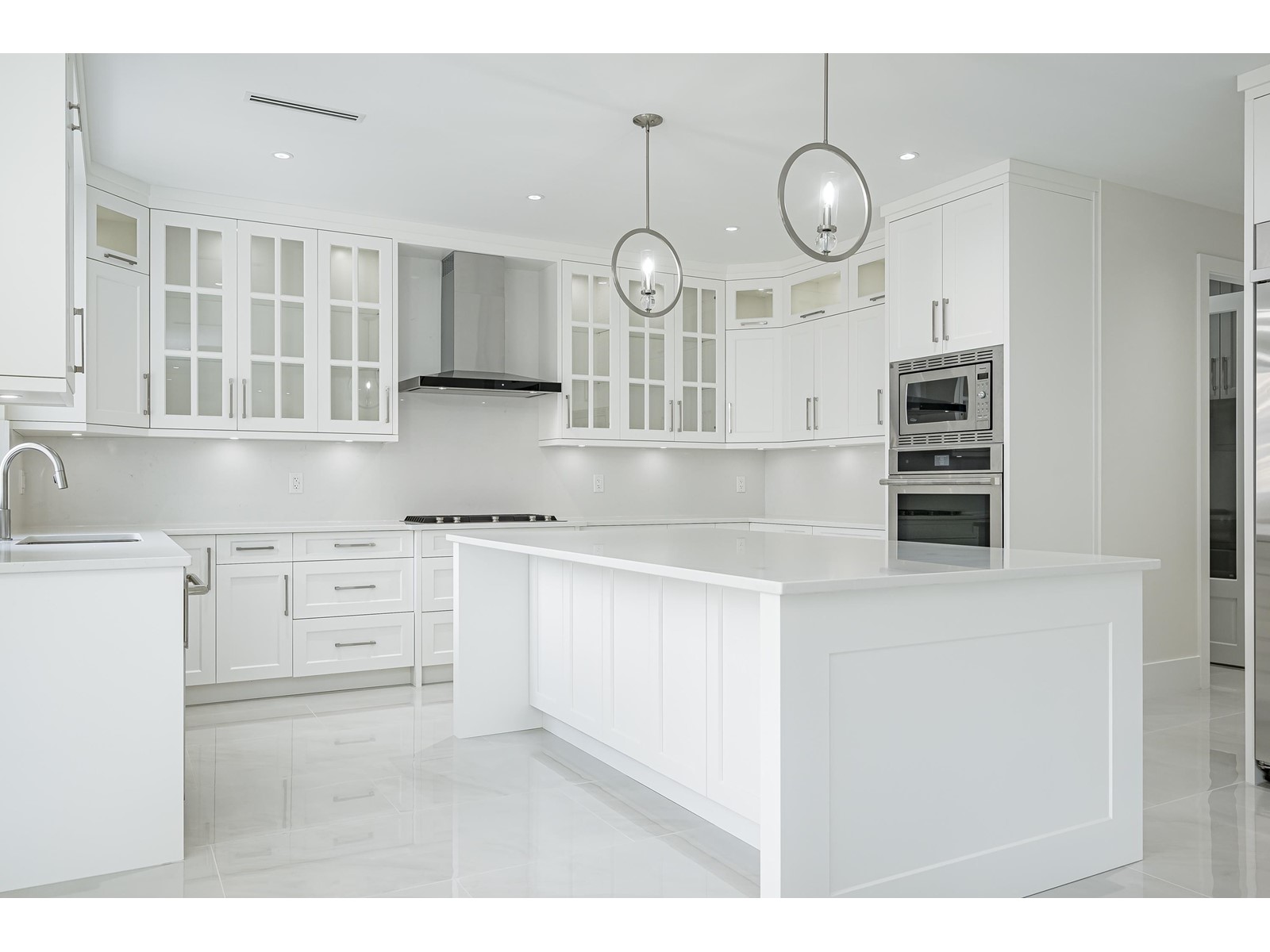 Photo 9 of 15665 82 Avenue, Surrey BC