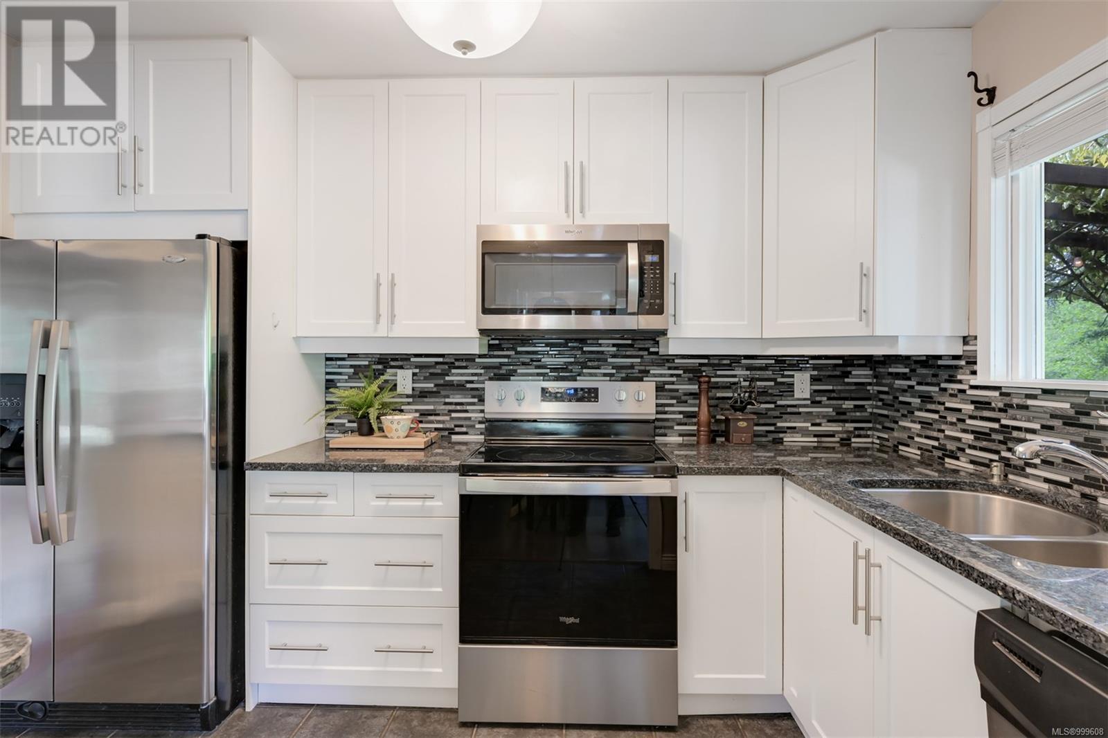  3037 Shoreview Drive, Langford