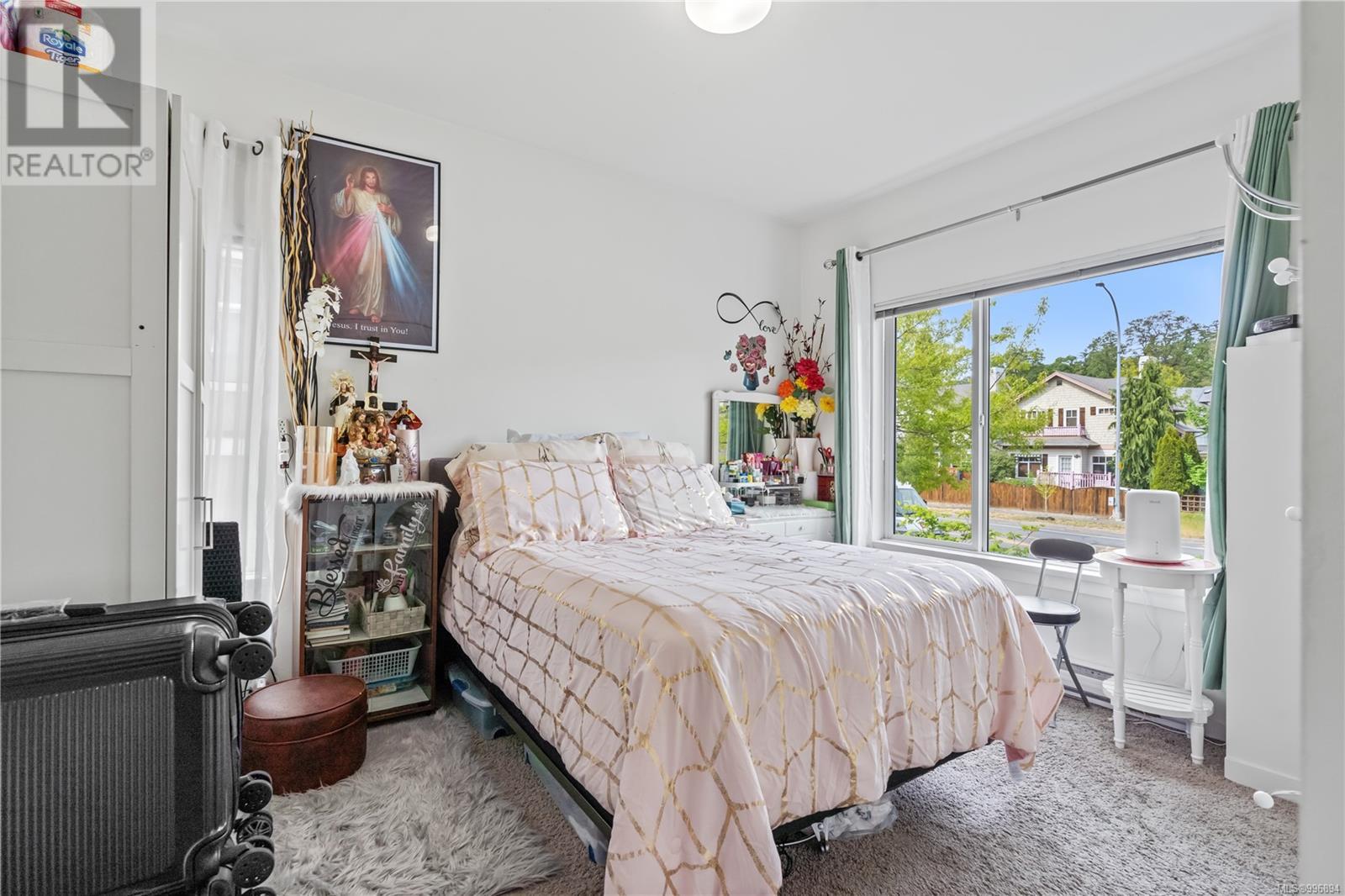 207 4050 Douglas Street, Saanich