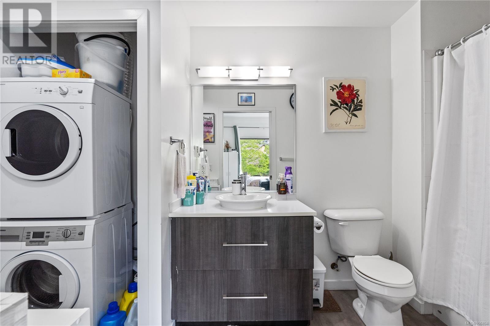 207 4050 Douglas Street, Saanich