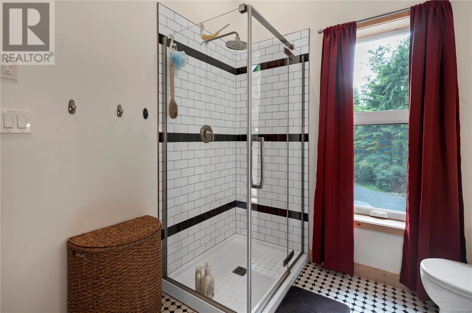 1646 Kanish View Dr, Quadra Island