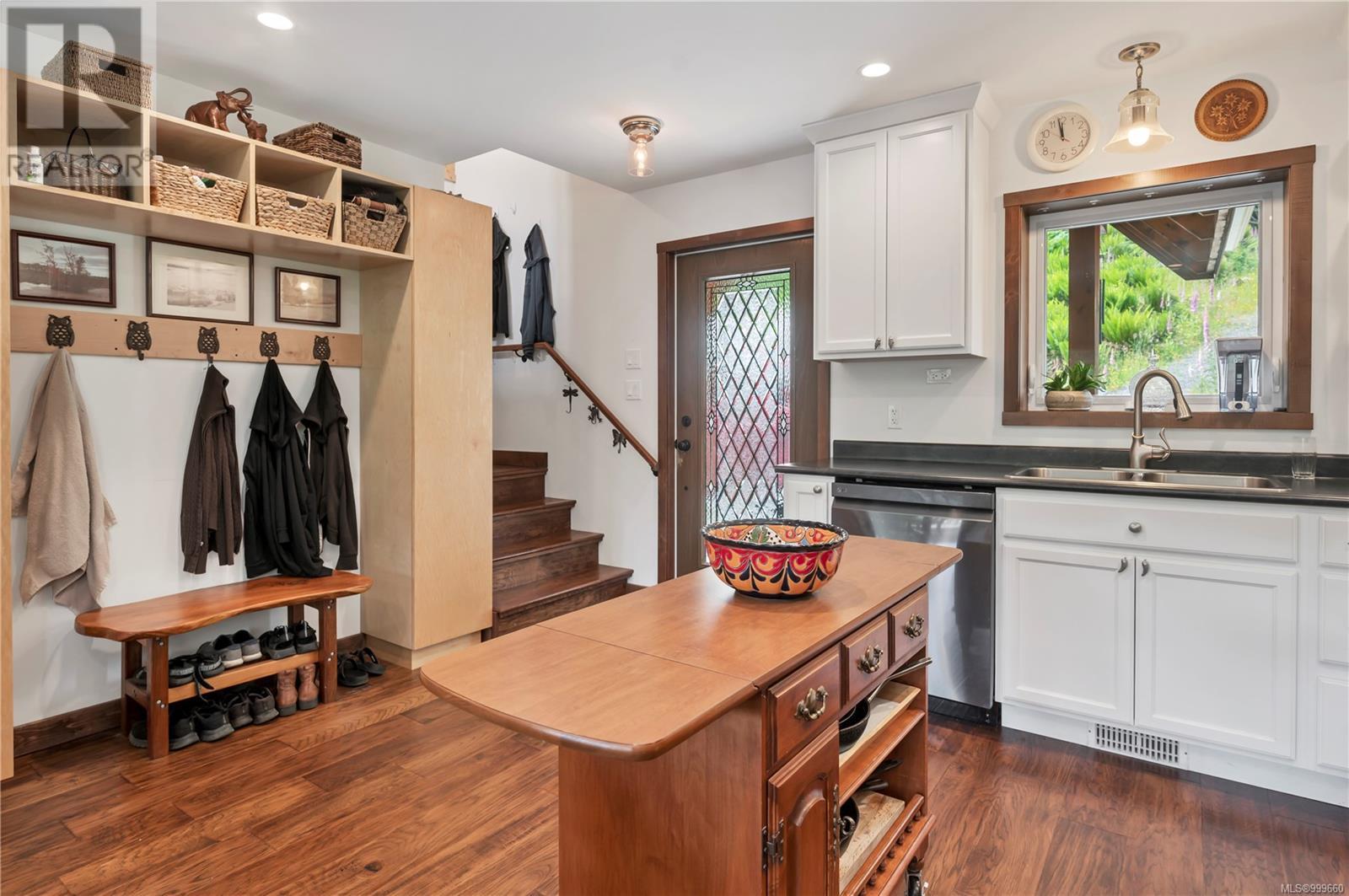 1646 Kanish View Dr, Quadra Island