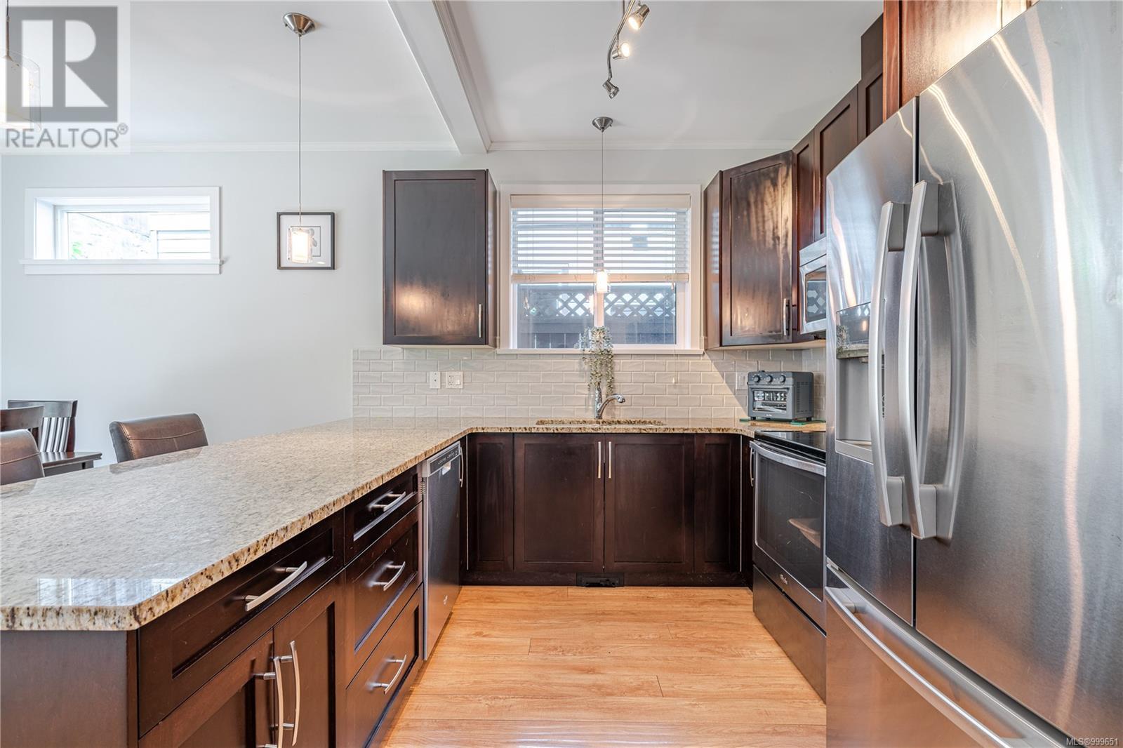  2963 Burlington Crescent, Langford