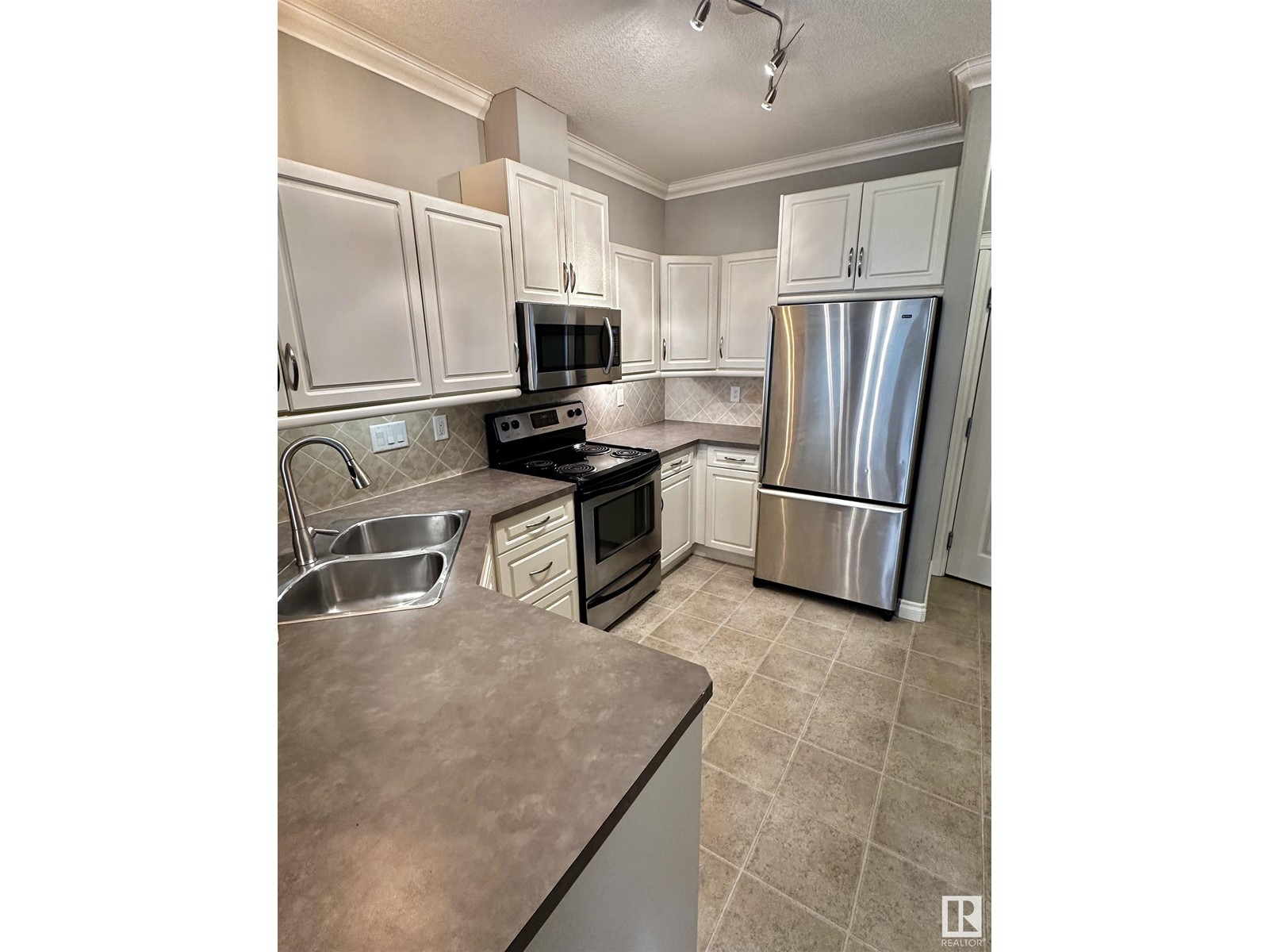 #128 10121 80 AV NW, Edmonton