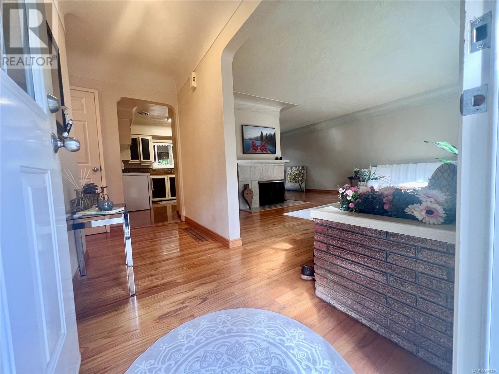  670 Burnside Road West, Saanich
