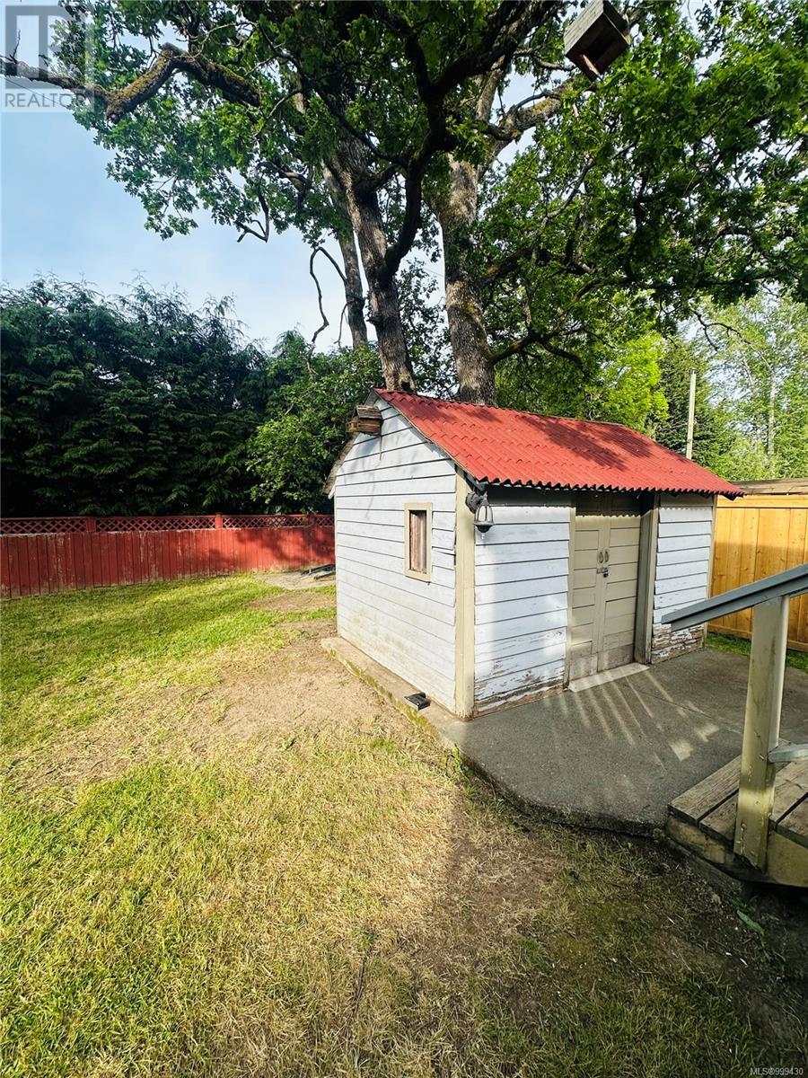  670 Burnside Road West, Saanich