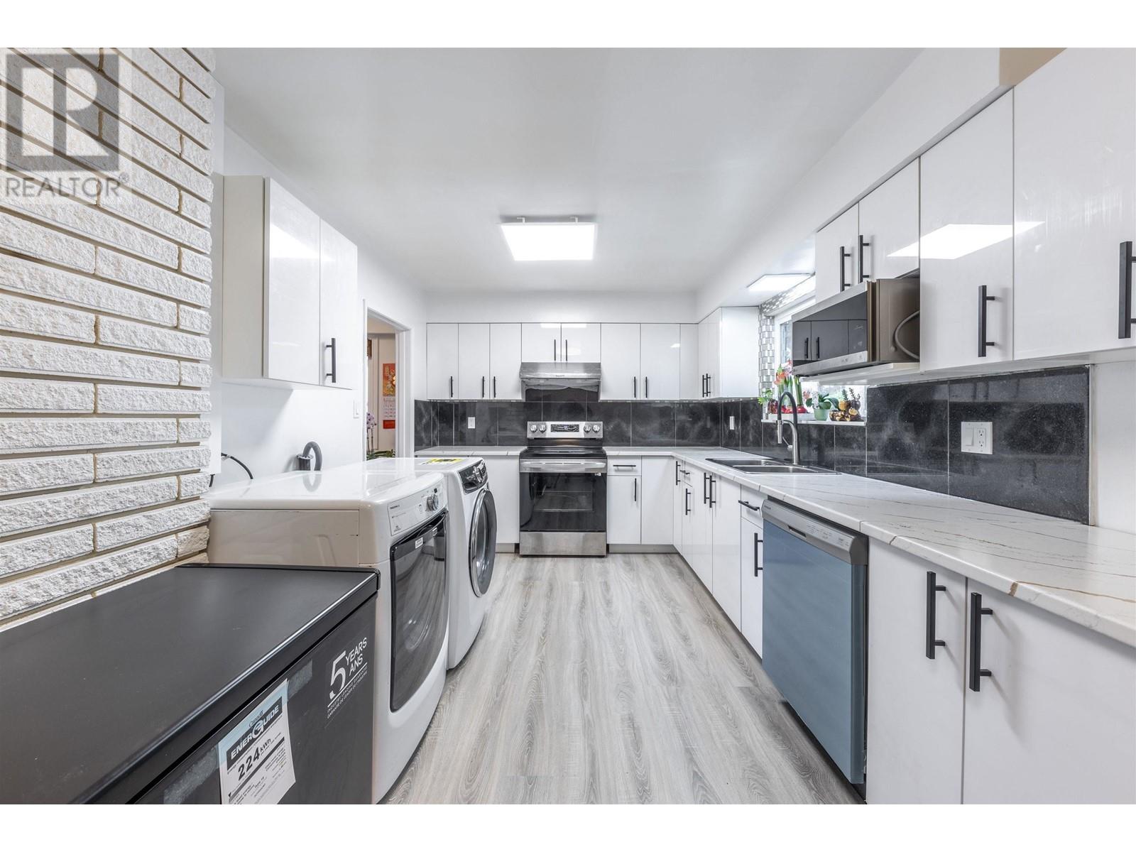 985 WALLACE WYND, Port Moody real estate listing R3001895