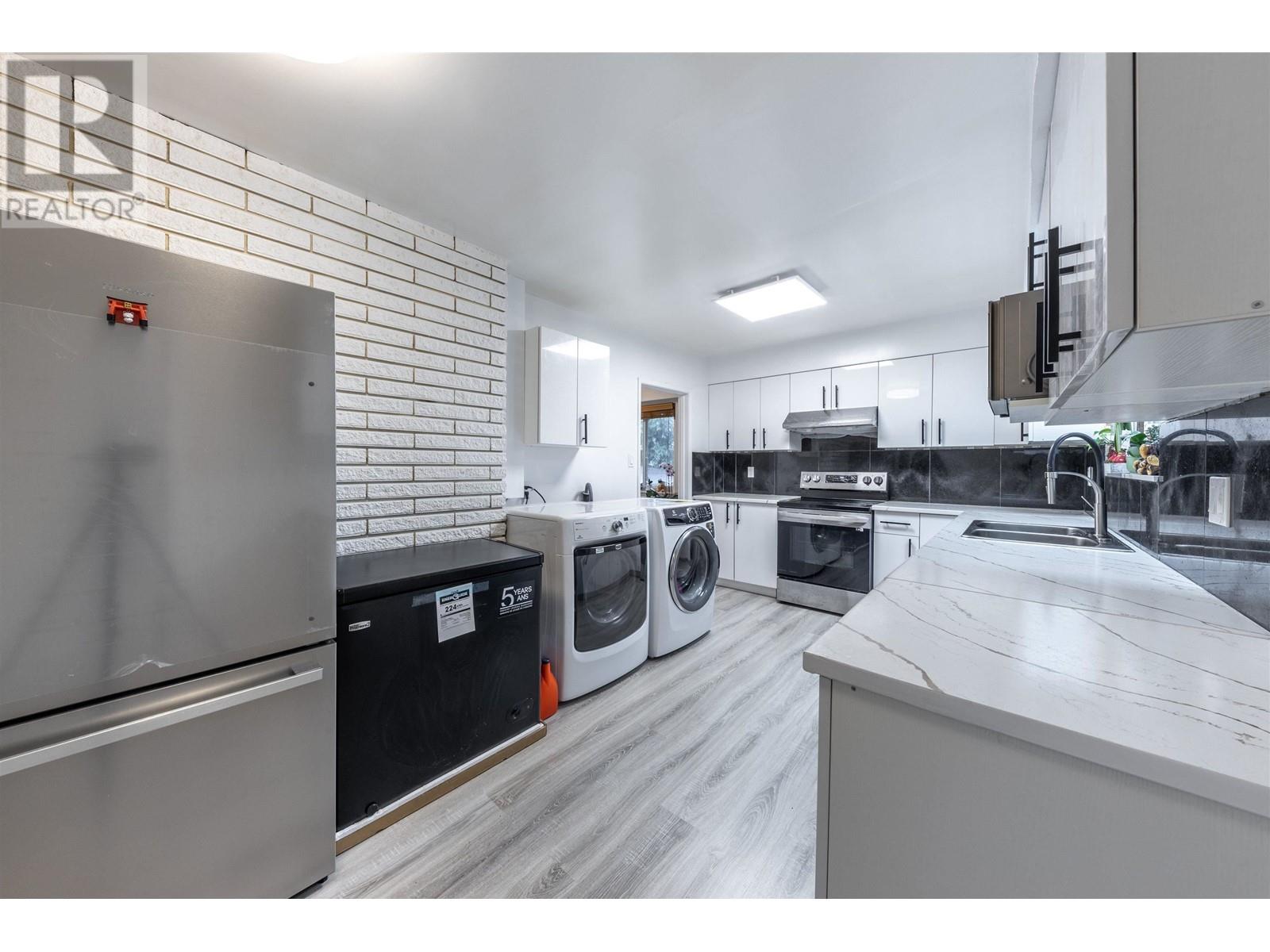 985 WALLACE WYND, Port Moody real estate listing R3001895