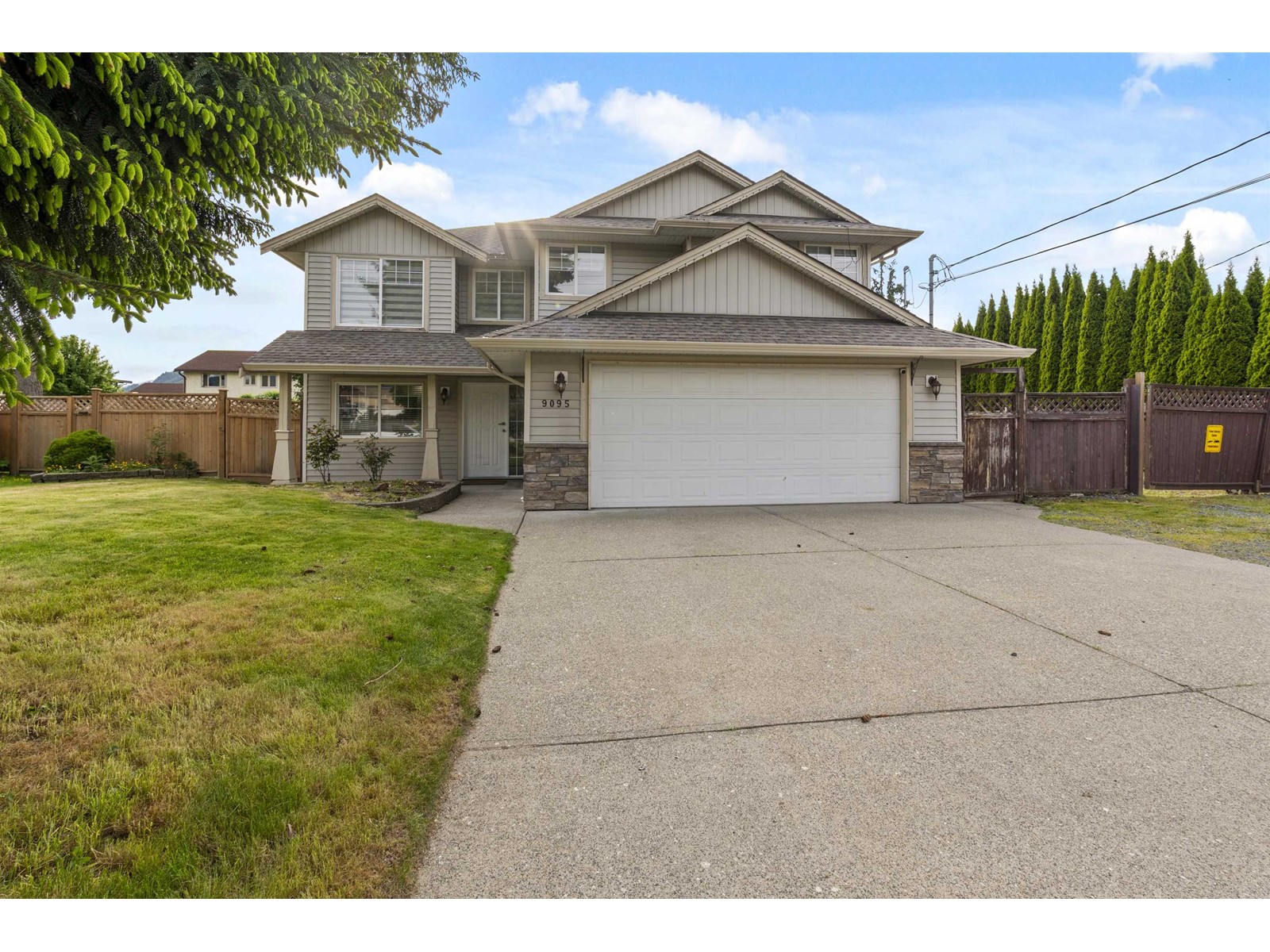 Photo 4 of 9095 Sunset Drive Chilliwack Proper West, Chilliwack BC