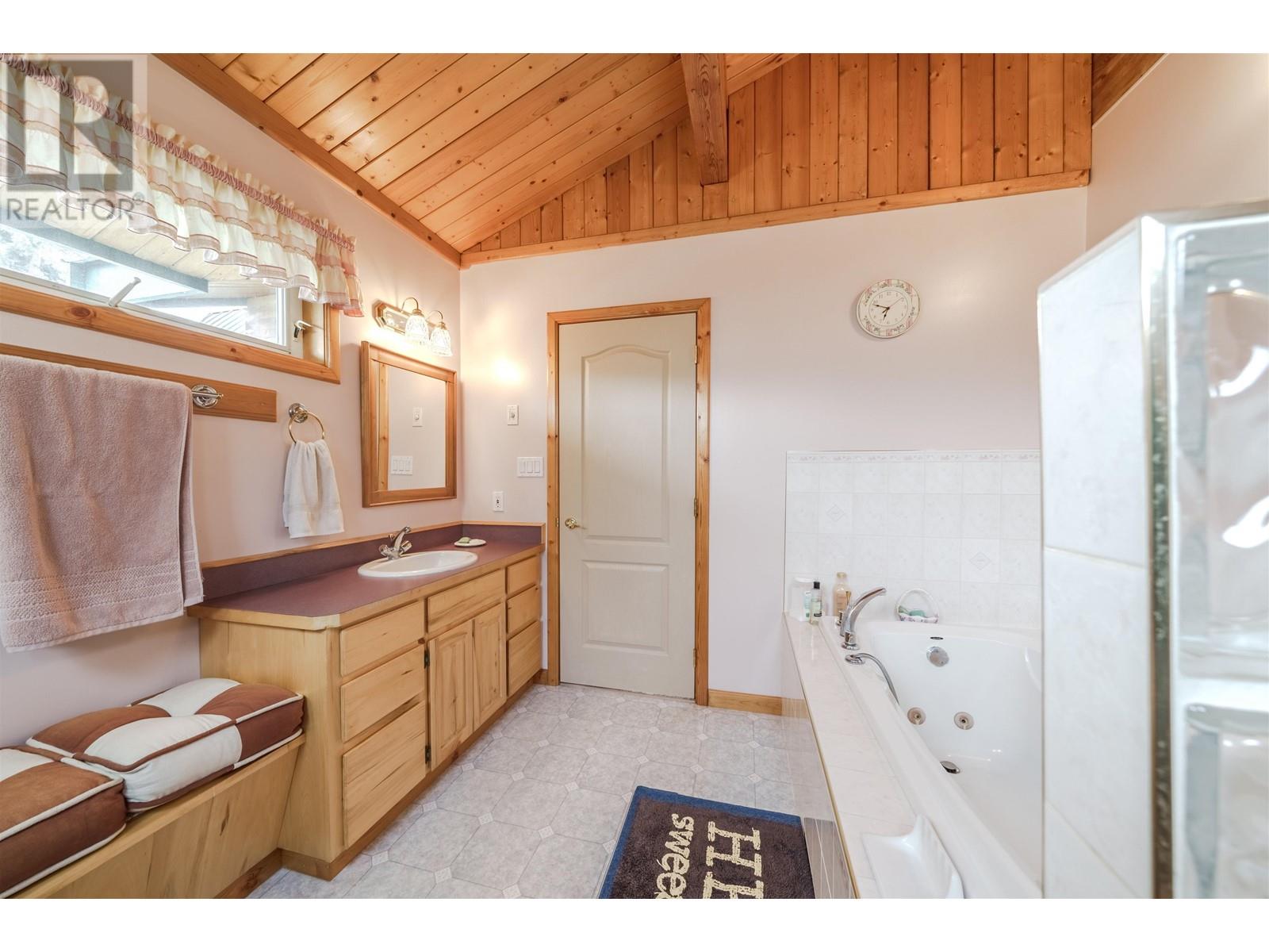 3544 CABIN ROAD, Lac La Hache