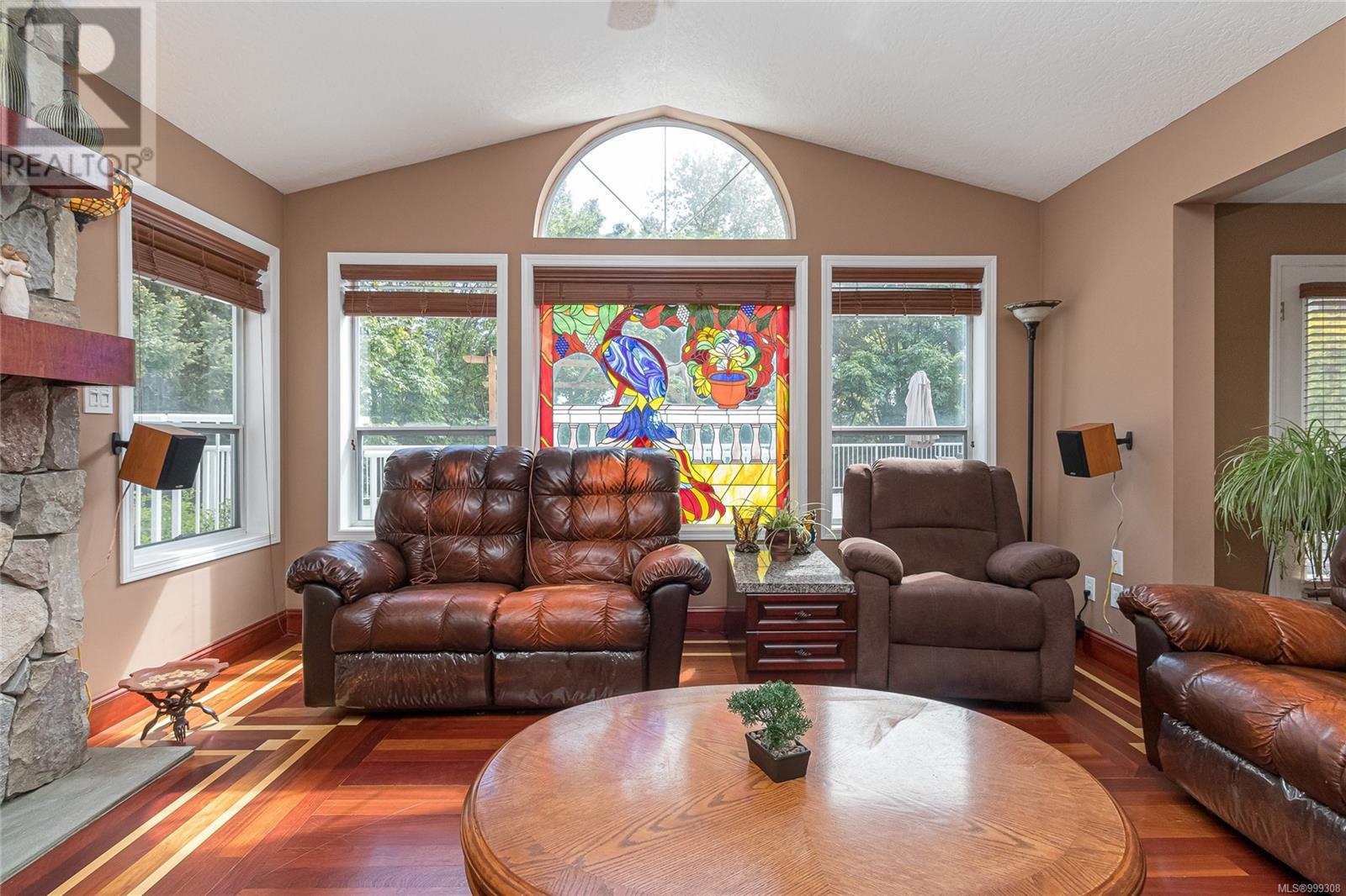 Photo 10 of 1211 Burnside Rd W, Saanich BC